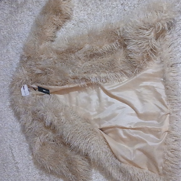 NWT FAUR FUR COAT - Picture 3 of 6